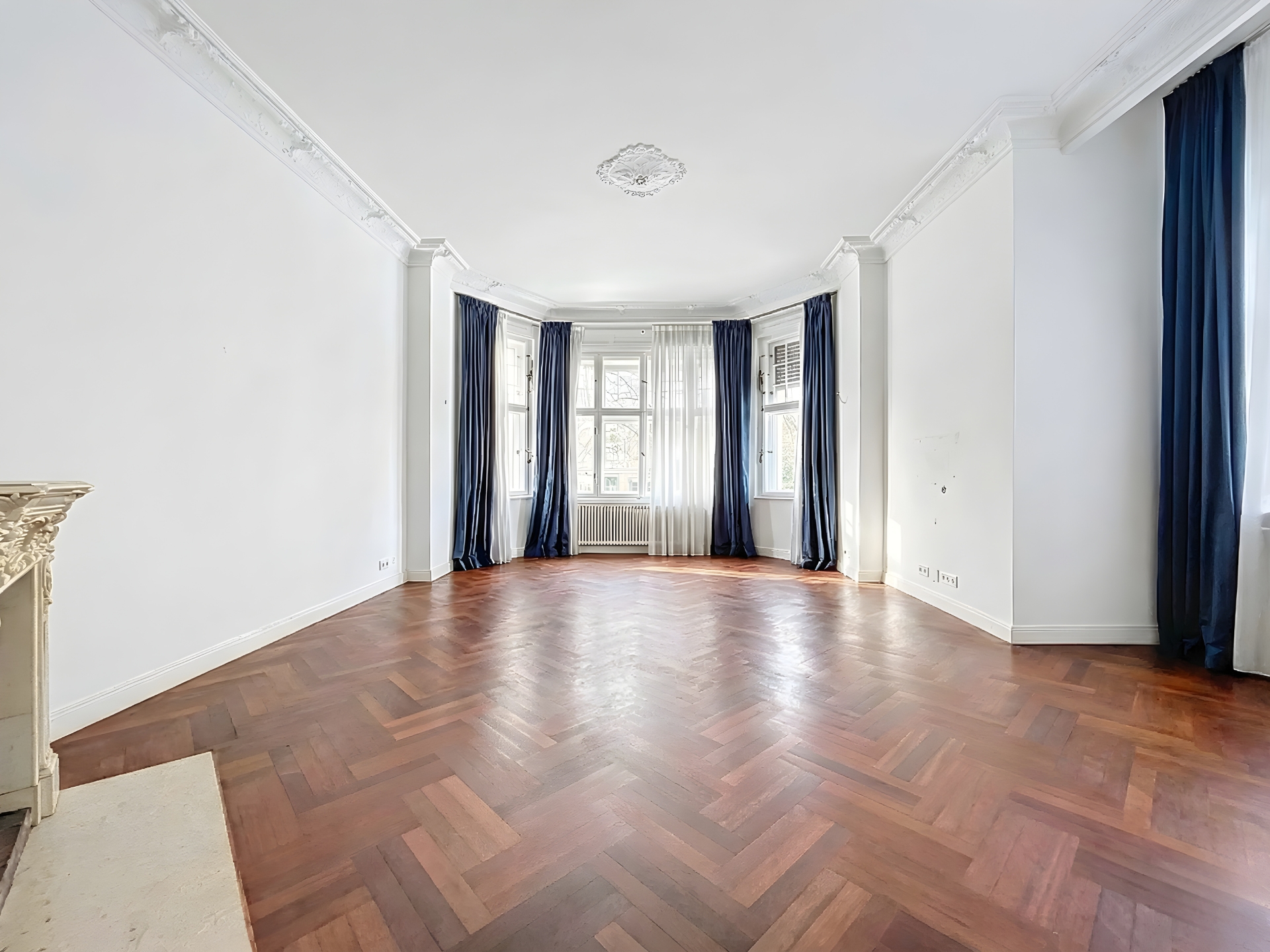 Empty room before staging